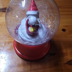 Peanuts Snow Globe